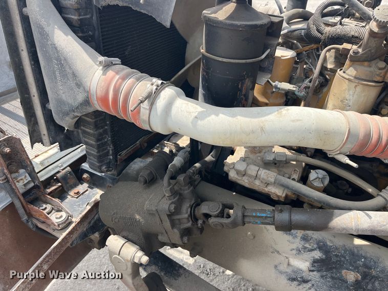 image for item EK8530 2000 Peterbilt  330 tank truck