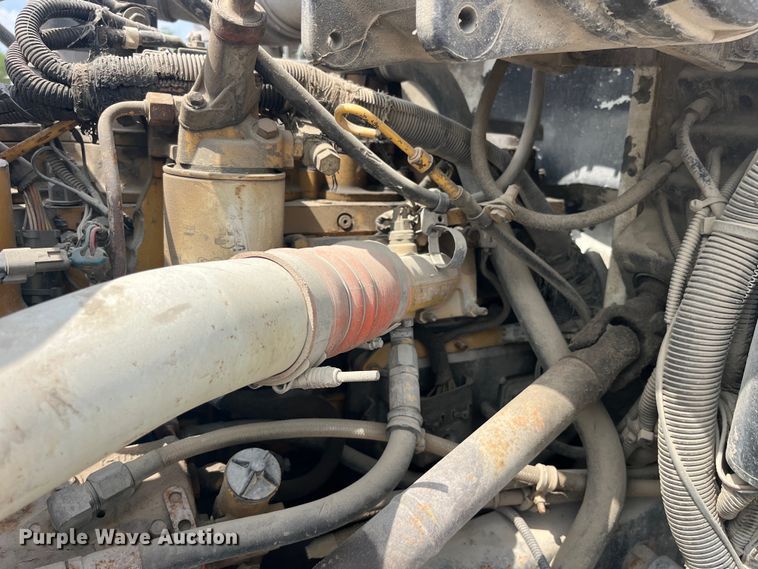 image for item EK8530 2000 Peterbilt  330 tank truck