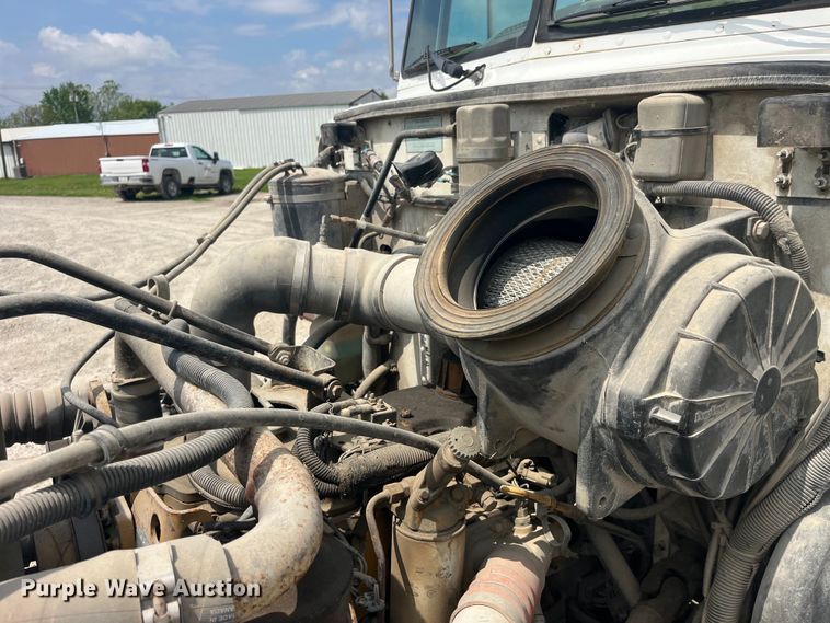 image for item EK8530 2000 Peterbilt  330 tank truck