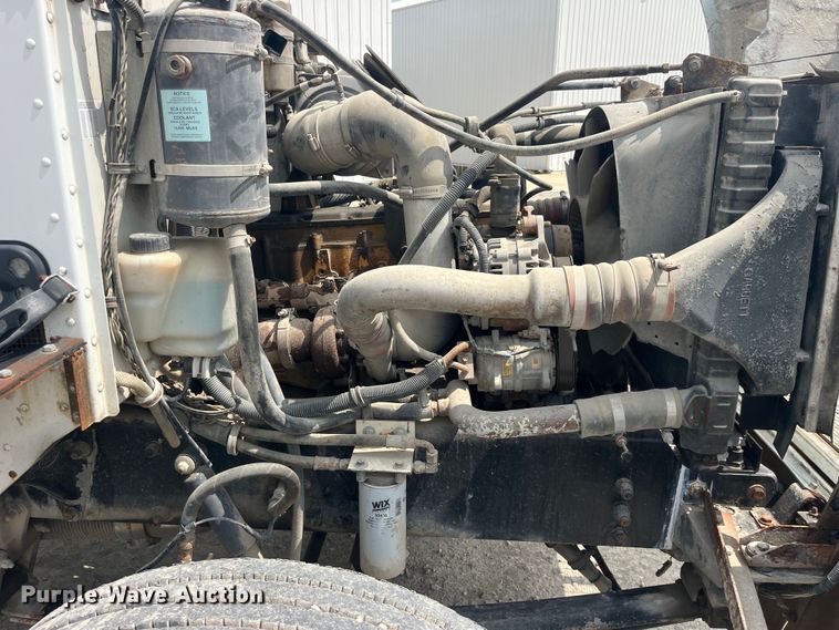 image for item EK8530 2000 Peterbilt  330 tank truck