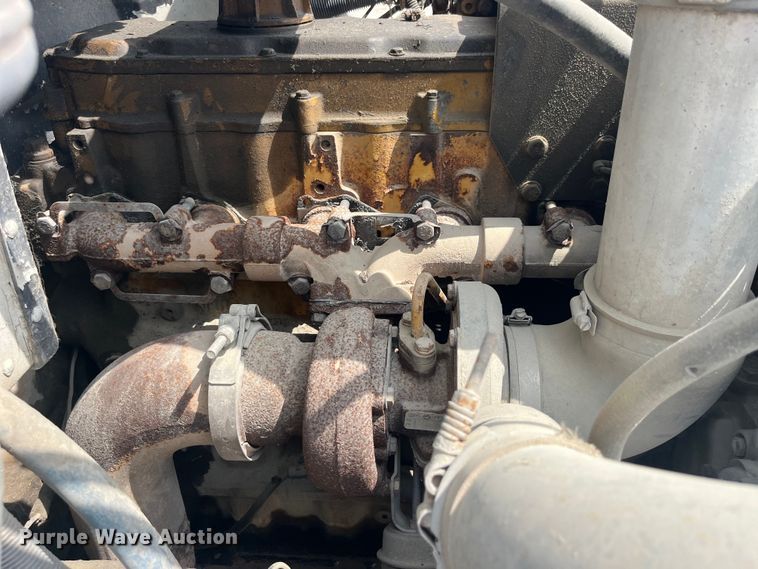 image for item EK8530 2000 Peterbilt  330 tank truck