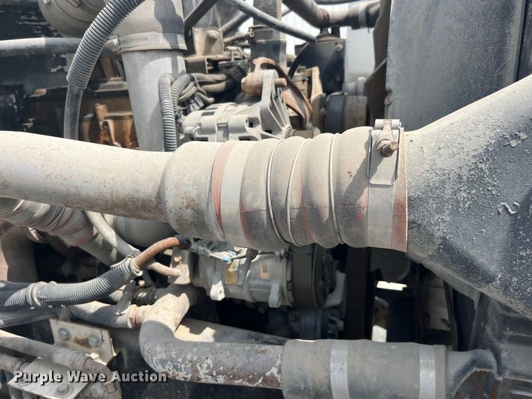 image for item EK8530 2000 Peterbilt  330 tank truck