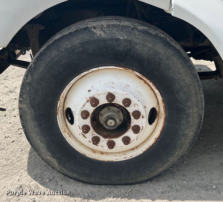 image for item EK8530 2000 Peterbilt  330 tank truck