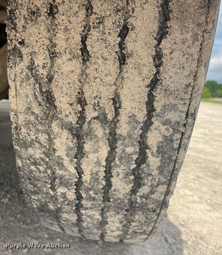 image for item EK8530 2000 Peterbilt  330 tank truck