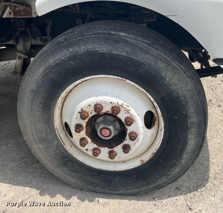 image for item EK8530 2000 Peterbilt  330 tank truck