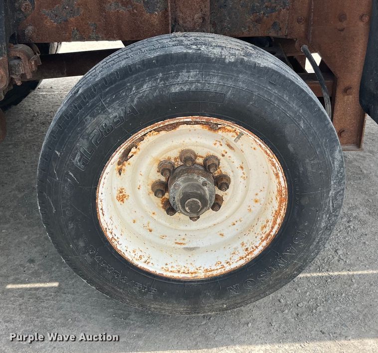 image for item EK8530 2000 Peterbilt  330 tank truck