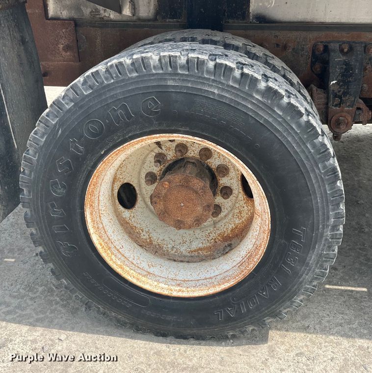 image for item EK8530 2000 Peterbilt  330 tank truck