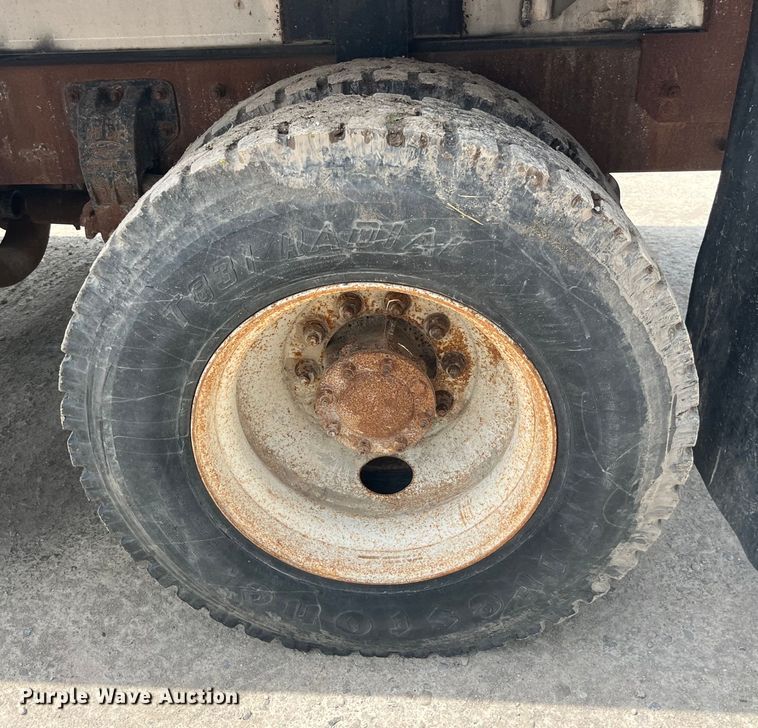 image for item EK8530 2000 Peterbilt  330 tank truck