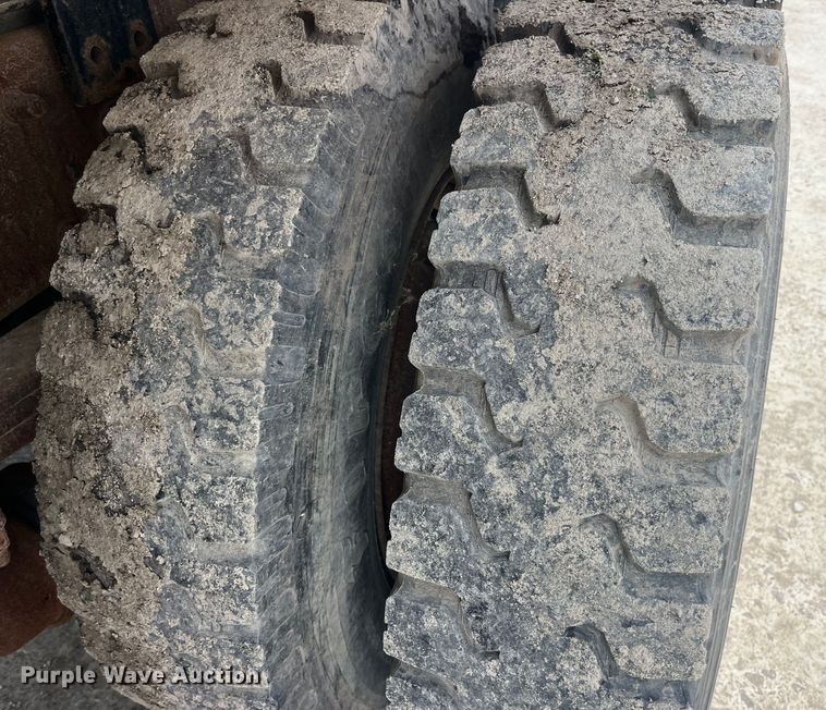 image for item EK8530 2000 Peterbilt  330 tank truck