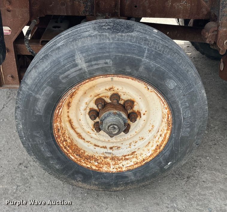 image for item EK8530 2000 Peterbilt  330 tank truck