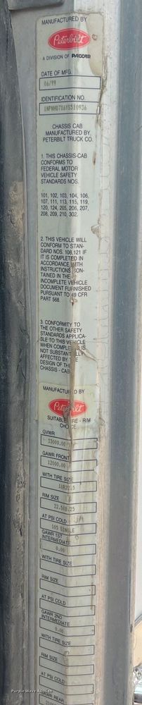 image for item EK8530 2000 Peterbilt  330 tank truck