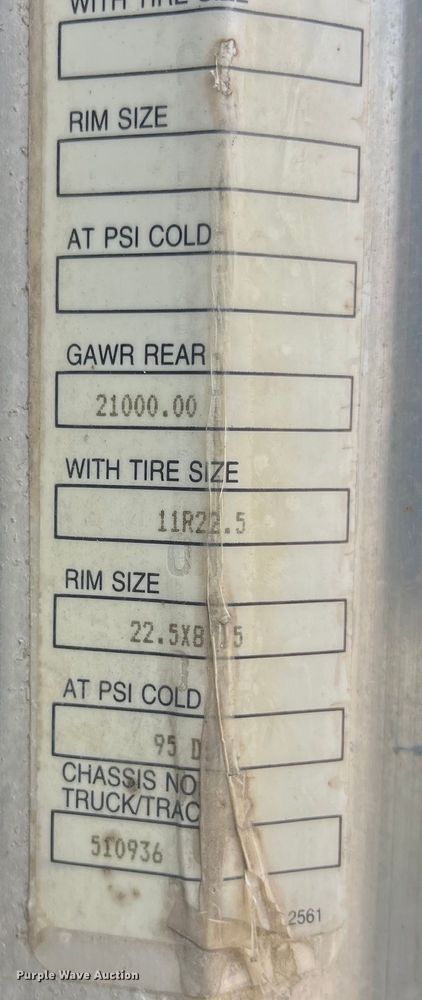 image for item EK8530 2000 Peterbilt  330 tank truck