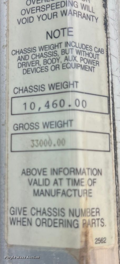 image for item EK8530 2000 Peterbilt  330 tank truck