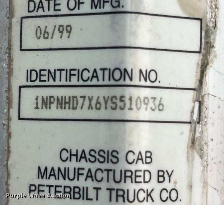 image for item EK8530 2000 Peterbilt  330 tank truck