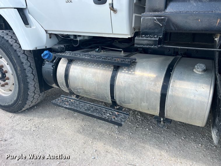 image for item EK8544 2015 International  7500 SBA dump truck