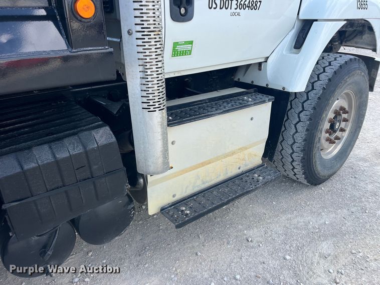 image for item EK8544 2015 International  7500 SBA dump truck