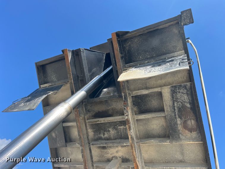 image for item EK8544 2015 International  7500 SBA dump truck