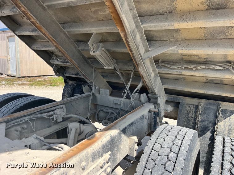 image for item EK8544 2015 International  7500 SBA dump truck