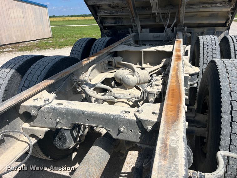 image for item EK8544 2015 International  7500 SBA dump truck