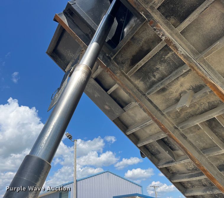 image for item EK8544 2015 International  7500 SBA dump truck