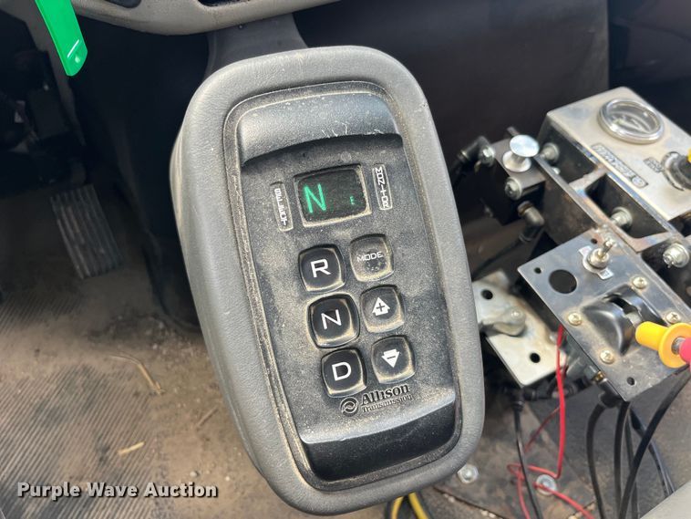 image for item EK8544 2015 International  7500 SBA dump truck