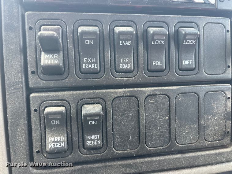 image for item EK8544 2015 International  7500 SBA dump truck