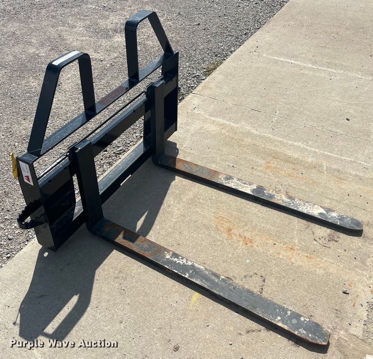 image for item EK8562 TRI-L skid steer forks