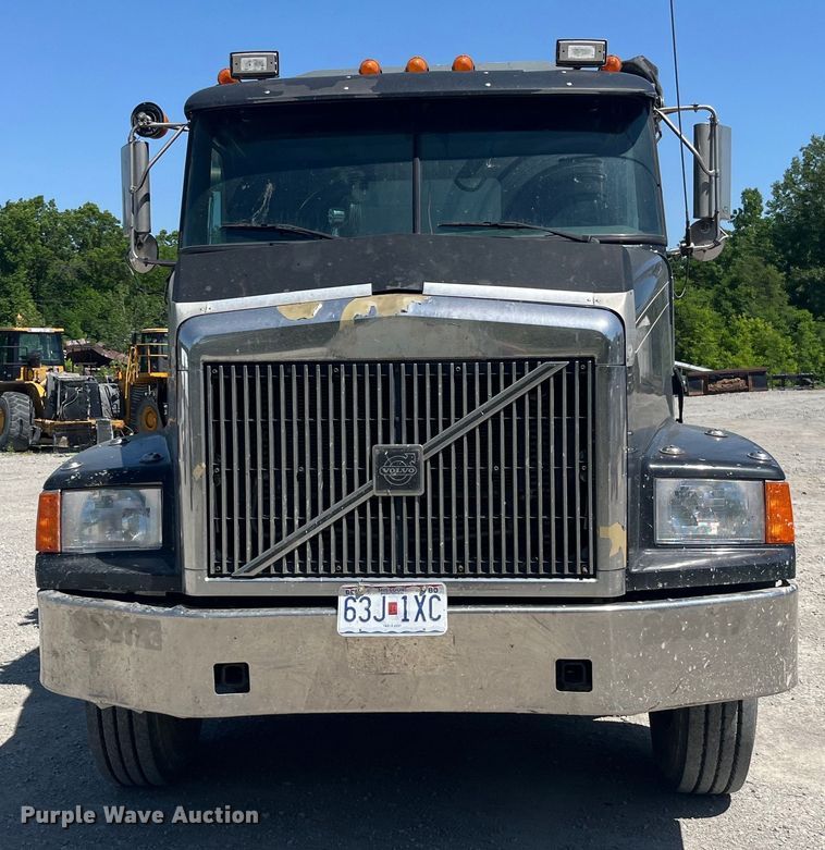 image for item EK8591 1996 Volvo WCA dump truck