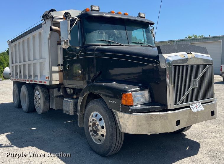 image for item EK8591 1996 Volvo WCA dump truck
