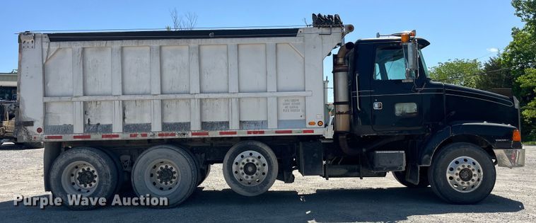 image for item EK8591 1996 Volvo WCA dump truck