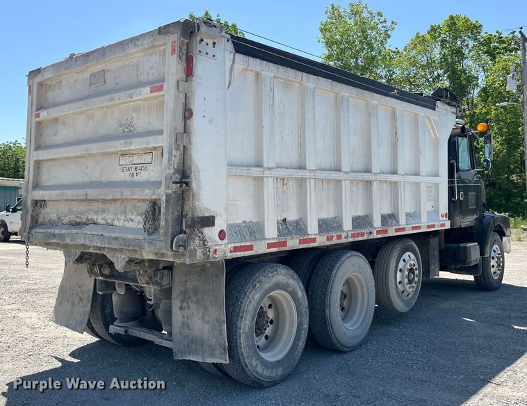 image for item EK8591 1996 Volvo WCA dump truck