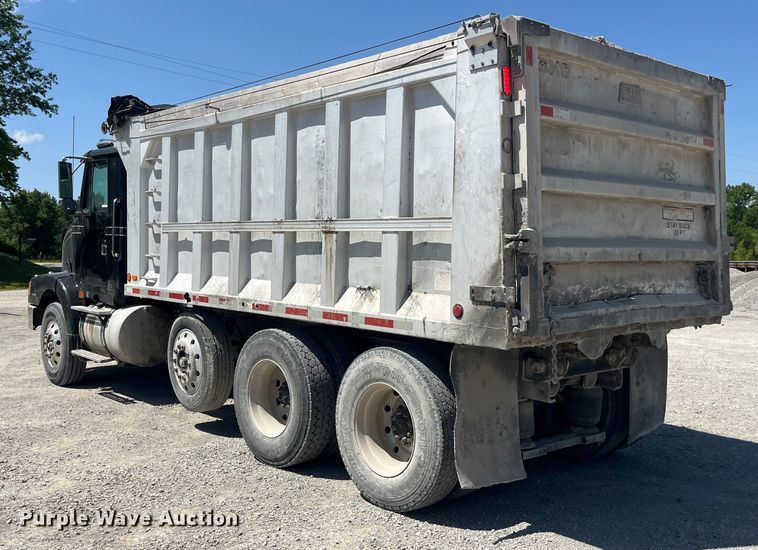 image for item EK8591 1996 Volvo WCA dump truck