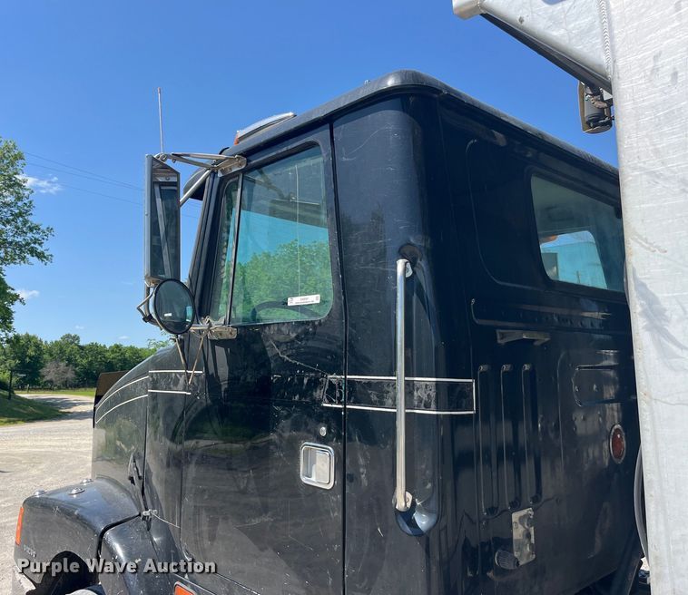 image for item EK8591 1996 Volvo WCA dump truck