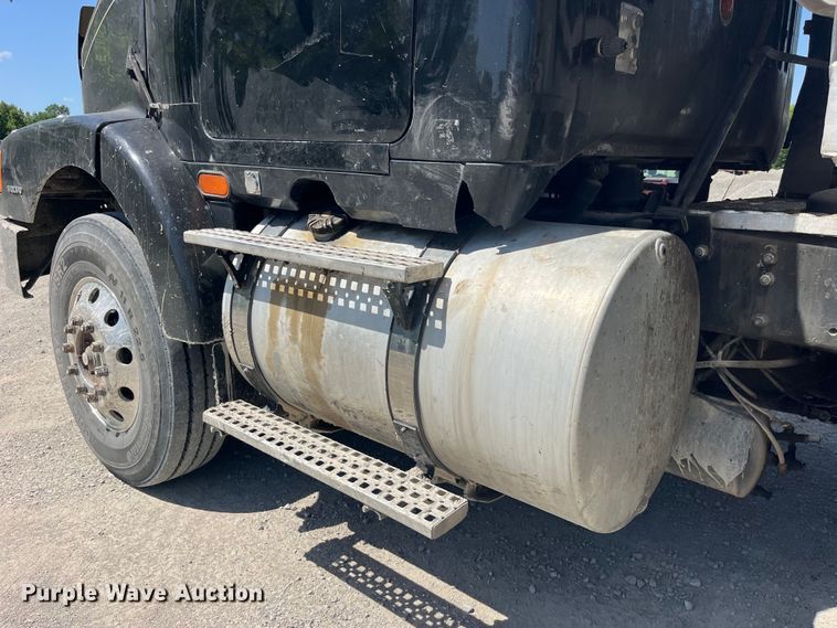 image for item EK8591 1996 Volvo WCA dump truck