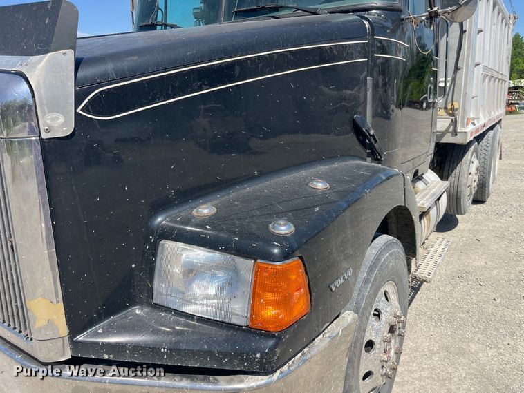 image for item EK8591 1996 Volvo WCA dump truck