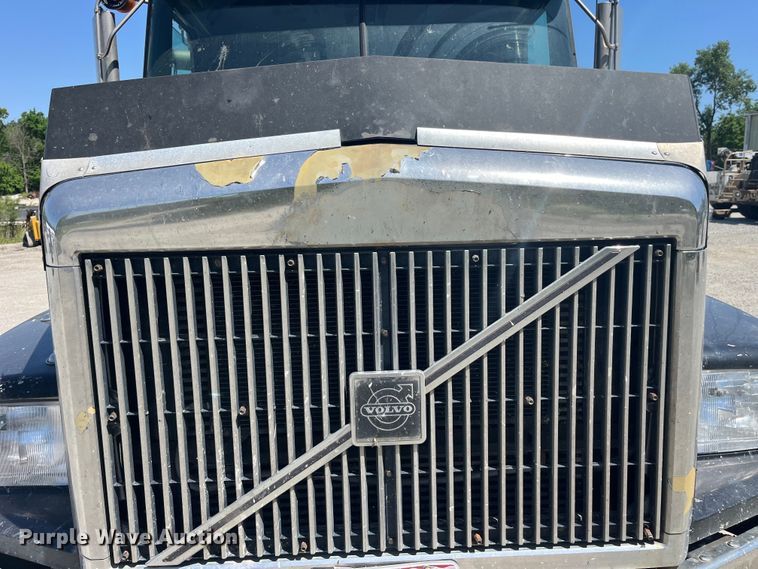 image for item EK8591 1996 Volvo WCA dump truck