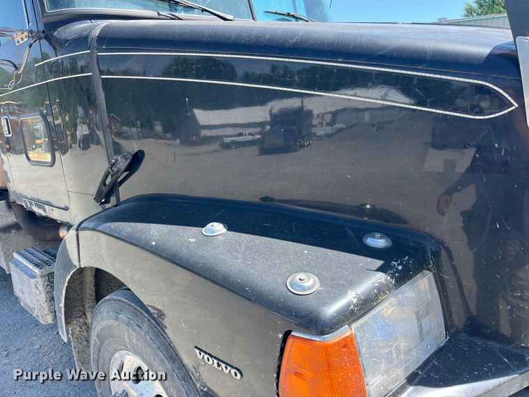 image for item EK8591 1996 Volvo WCA dump truck