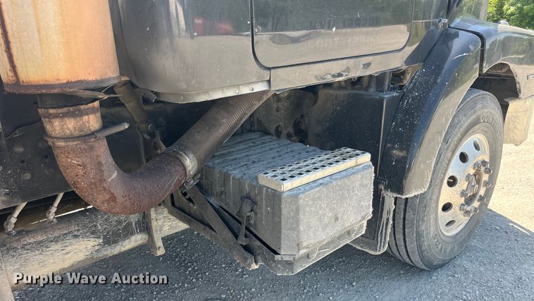 image for item EK8591 1996 Volvo WCA dump truck