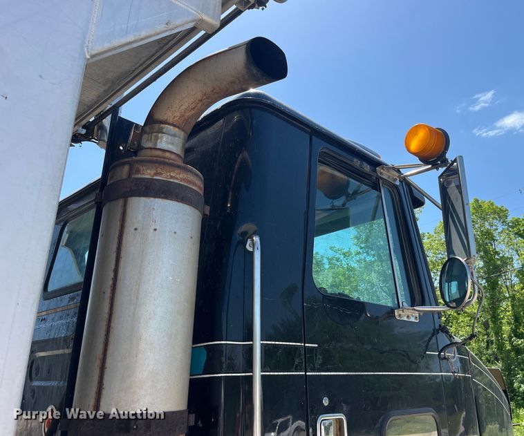 image for item EK8591 1996 Volvo WCA dump truck