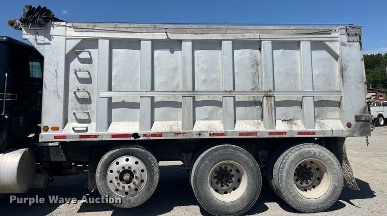 image for item EK8591 1996 Volvo WCA dump truck