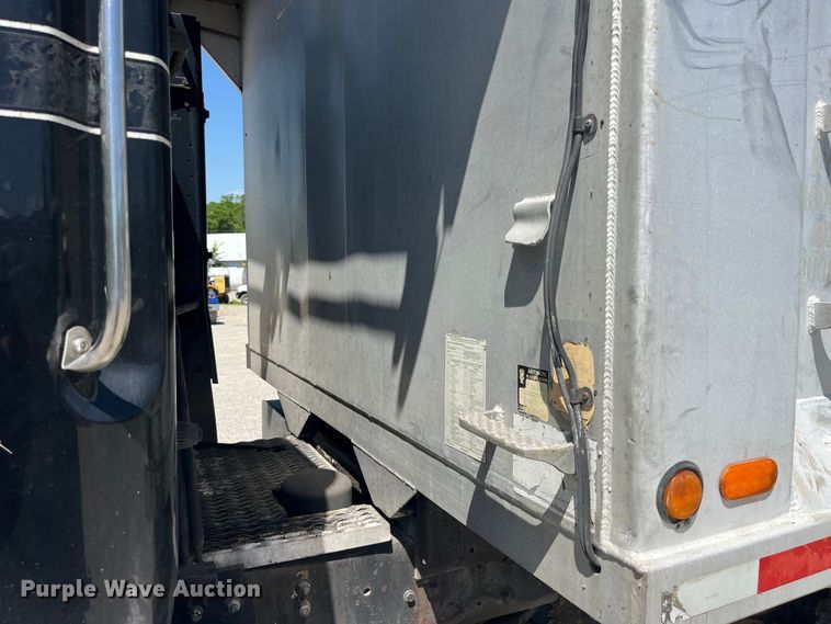 image for item EK8591 1996 Volvo WCA dump truck