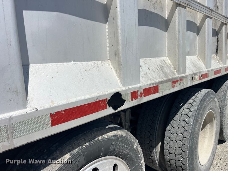 image for item EK8591 1996 Volvo WCA dump truck