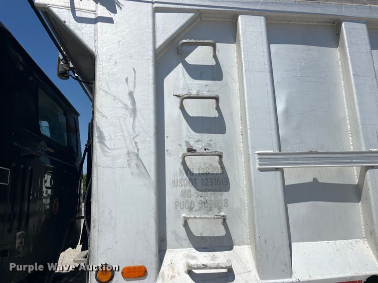 image for item EK8591 1996 Volvo WCA dump truck