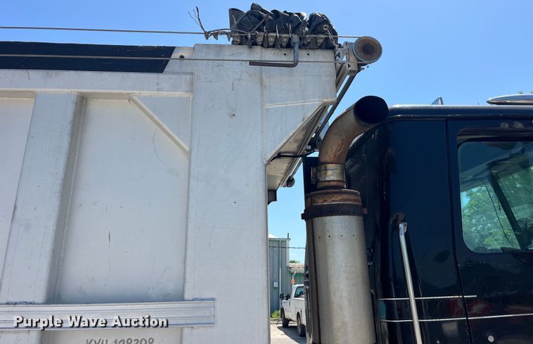 image for item EK8591 1996 Volvo WCA dump truck