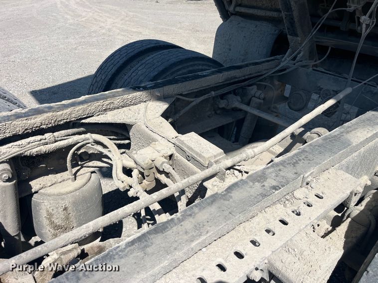 image for item EK8591 1996 Volvo WCA dump truck