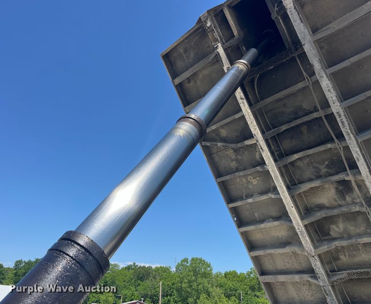 image for item EK8591 1996 Volvo WCA dump truck