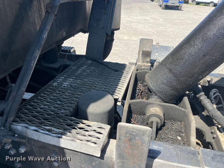 image for item EK8591 1996 Volvo WCA dump truck