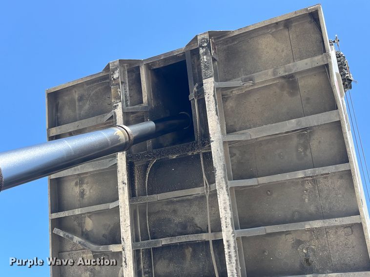 image for item EK8591 1996 Volvo WCA dump truck