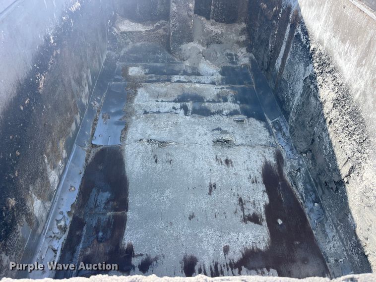 image for item EK8591 1996 Volvo WCA dump truck