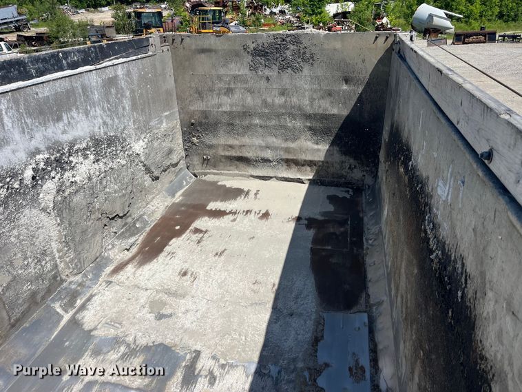 image for item EK8591 1996 Volvo WCA dump truck